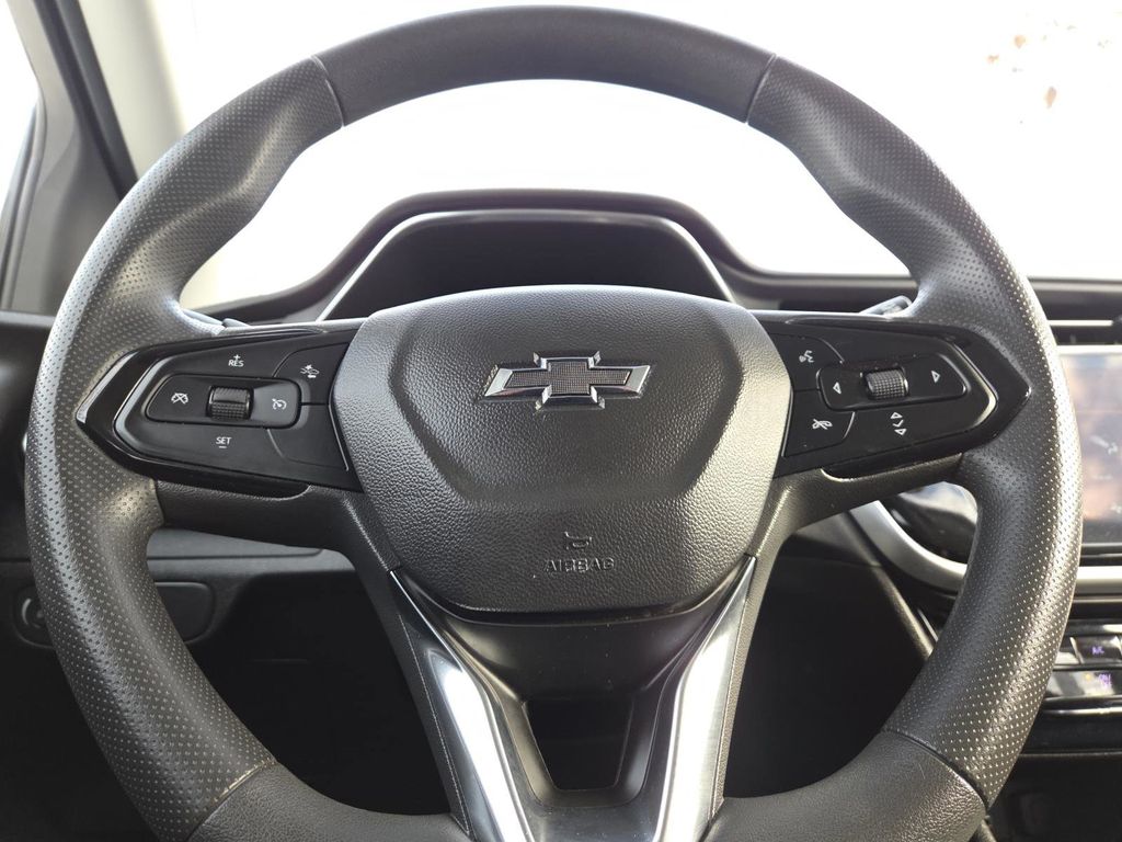 2023 Chevrolet Bolt EUV LT Image 16 of 30