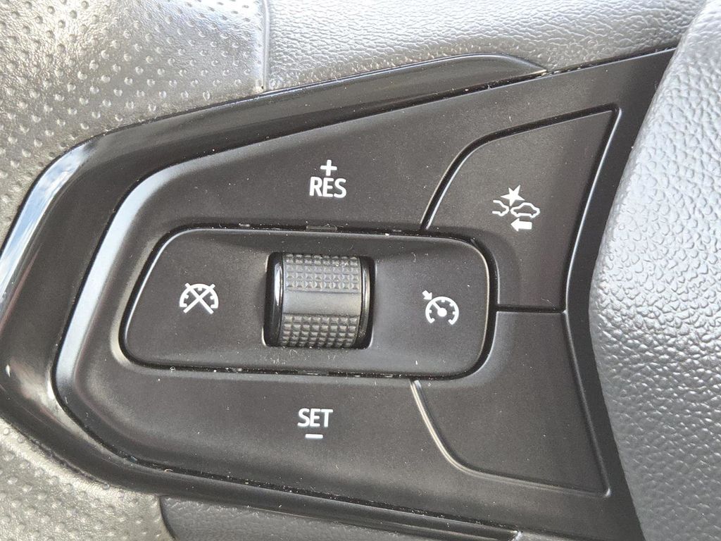 2023 Chevrolet Bolt EUV LT Image 28 of 30