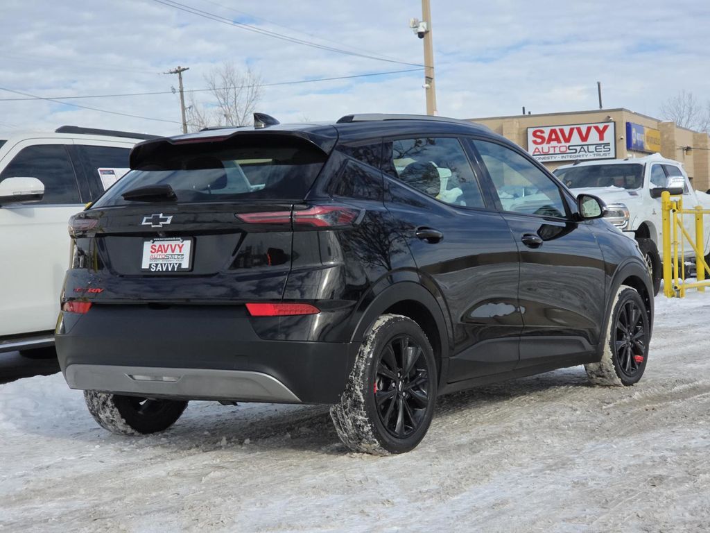 2023 Chevrolet Bolt EUV LT Image 4 of 30