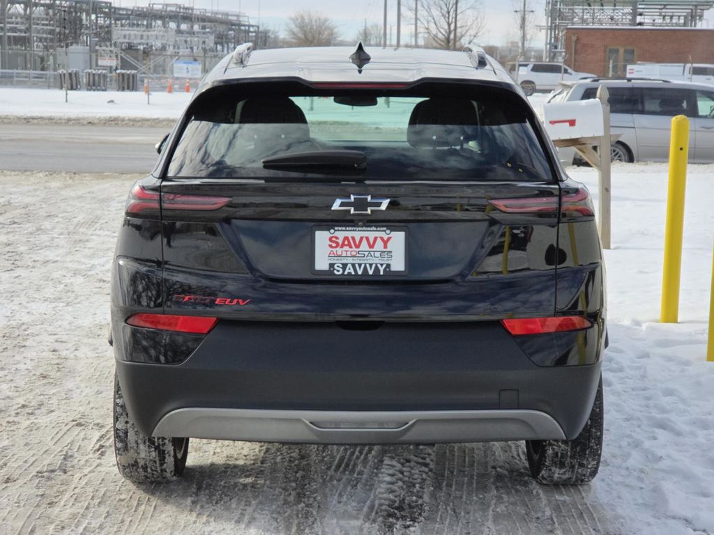 2023 Chevrolet Bolt EUV LT Image 5 of 30