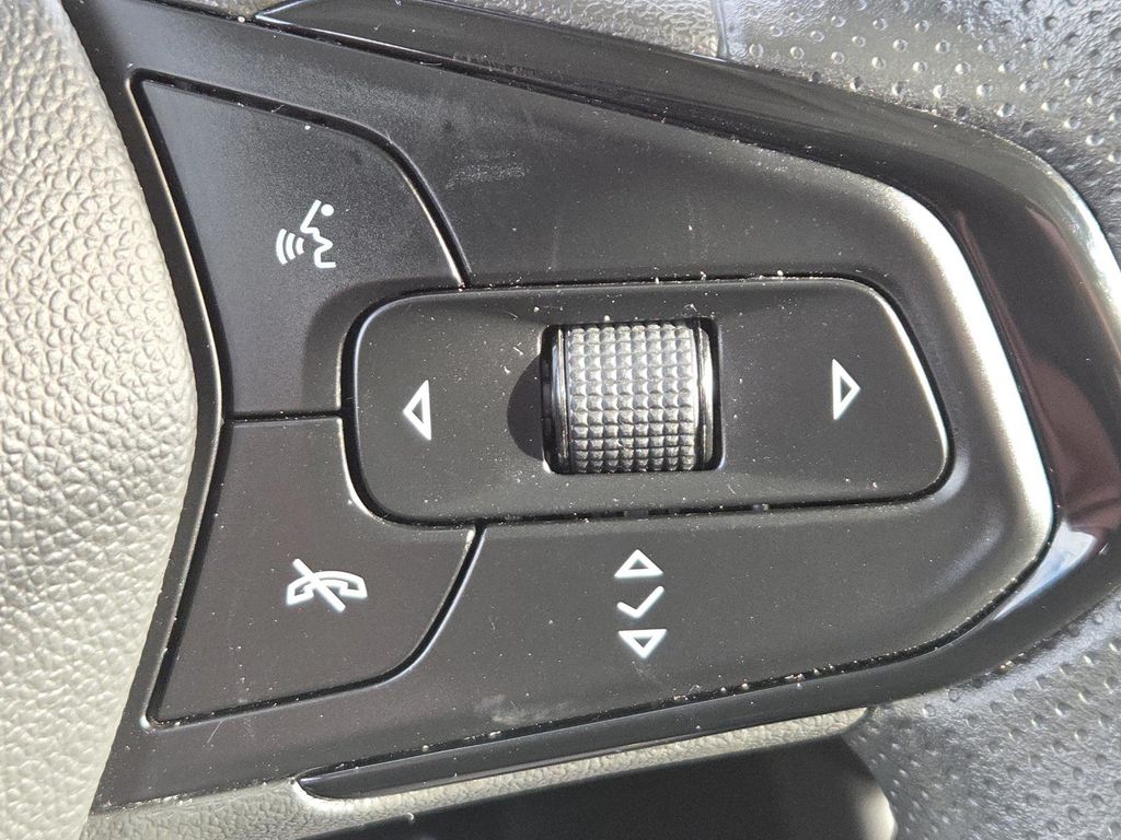 2023 Chevrolet Bolt EUV LT Image 27 of 30