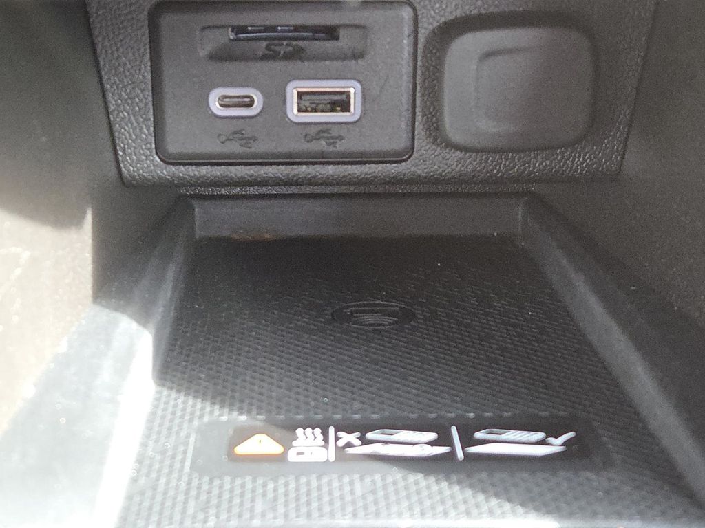 2023 Chevrolet Bolt EUV LT Image 10 of 30