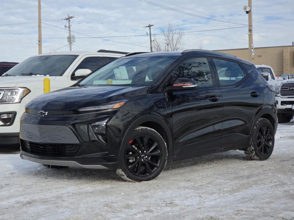 2023 Chevrolet Bolt EUV LT Image 2 of 30