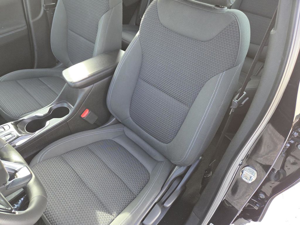 2023 Chevrolet Bolt EUV LT Image 12 of 30