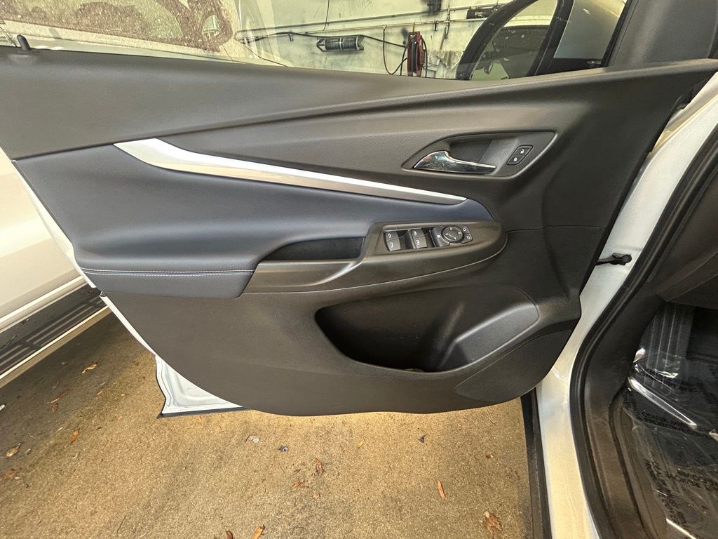 Vehicle image 33 of 41