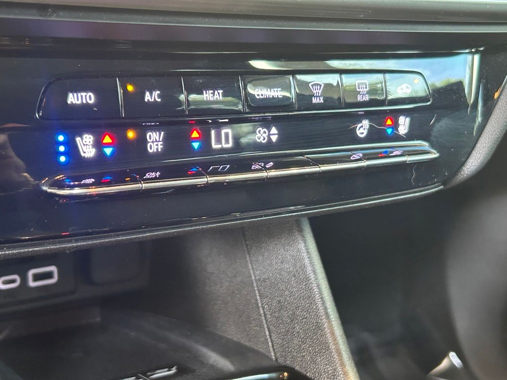 Vehicle image 34 of 41