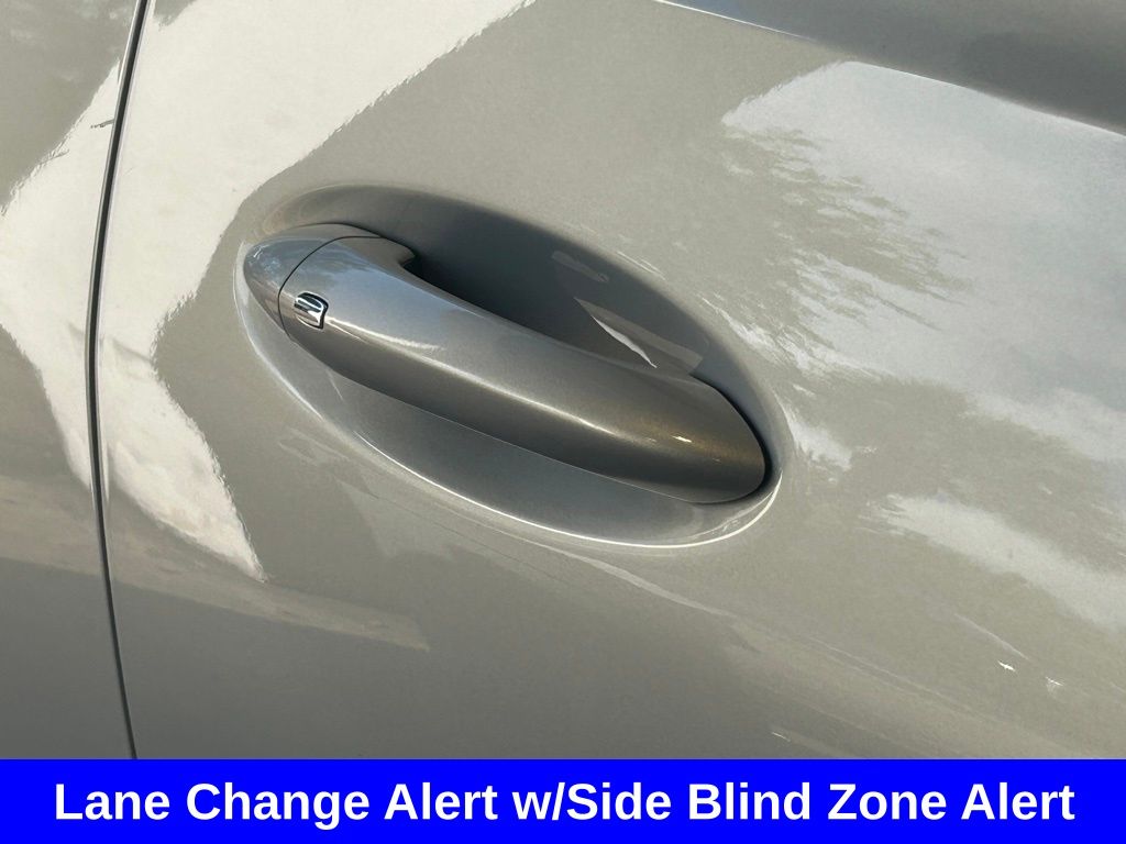 Vehicle image 18 of 41