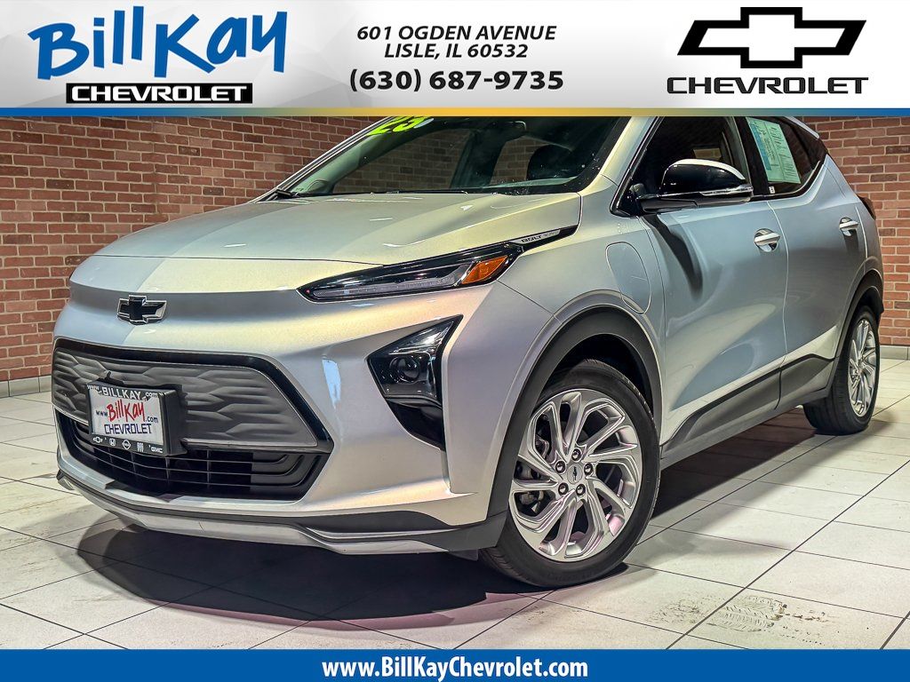 2023 Chevrolet Bolt EUV LT Image 3 of 33