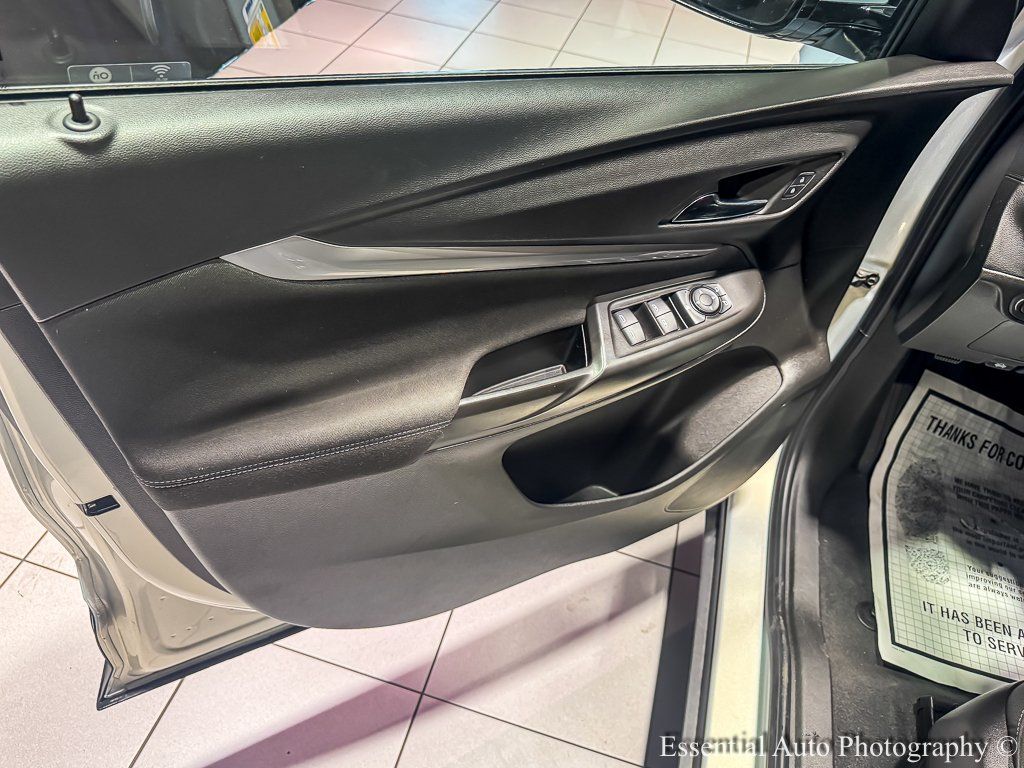 2023 Chevrolet Bolt EUV LT Image 24 of 33