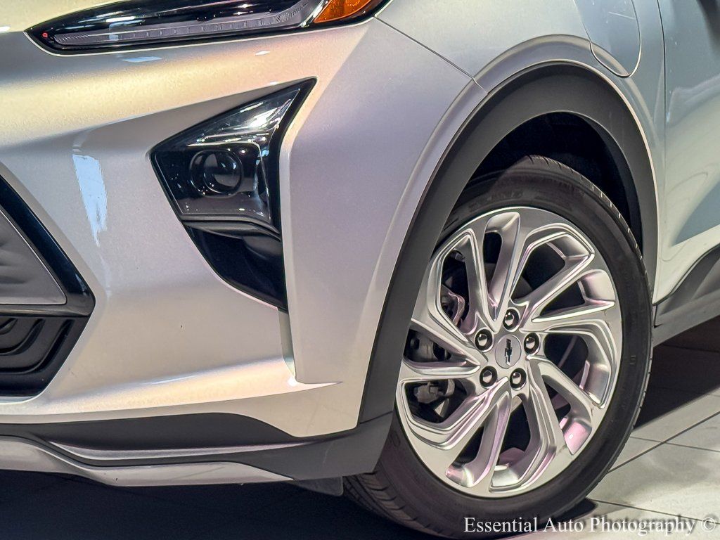 2023 Chevrolet Bolt EUV LT Image 10 of 33