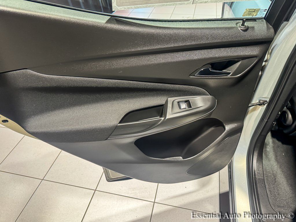 2023 Chevrolet Bolt EUV LT Image 23 of 33