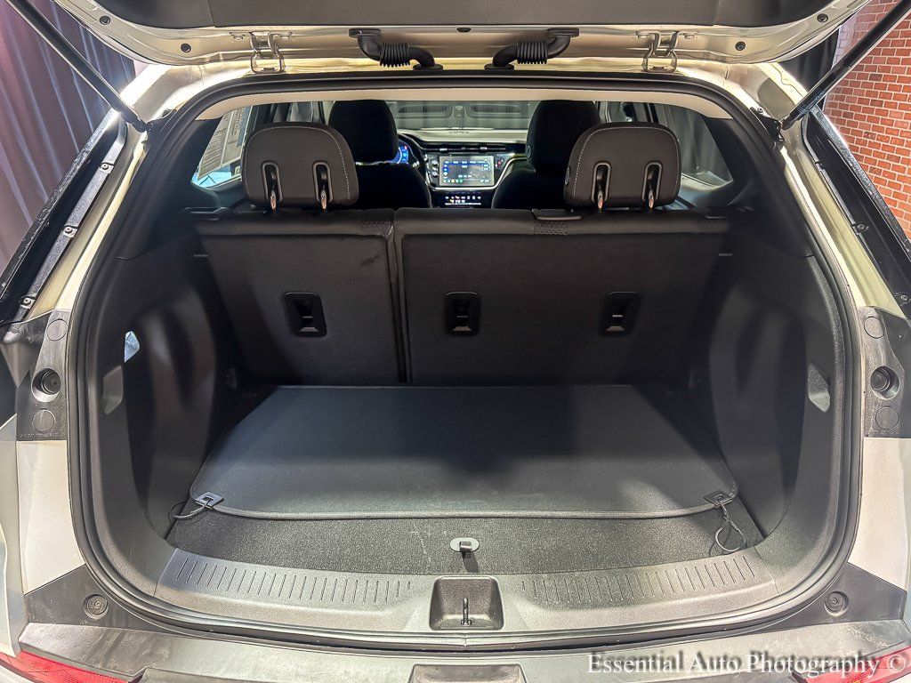 2023 Chevrolet Bolt EUV LT Image 11 of 33
