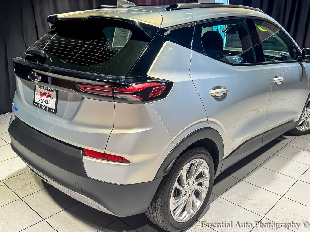 2023 Chevrolet Bolt EUV LT Image 6 of 33