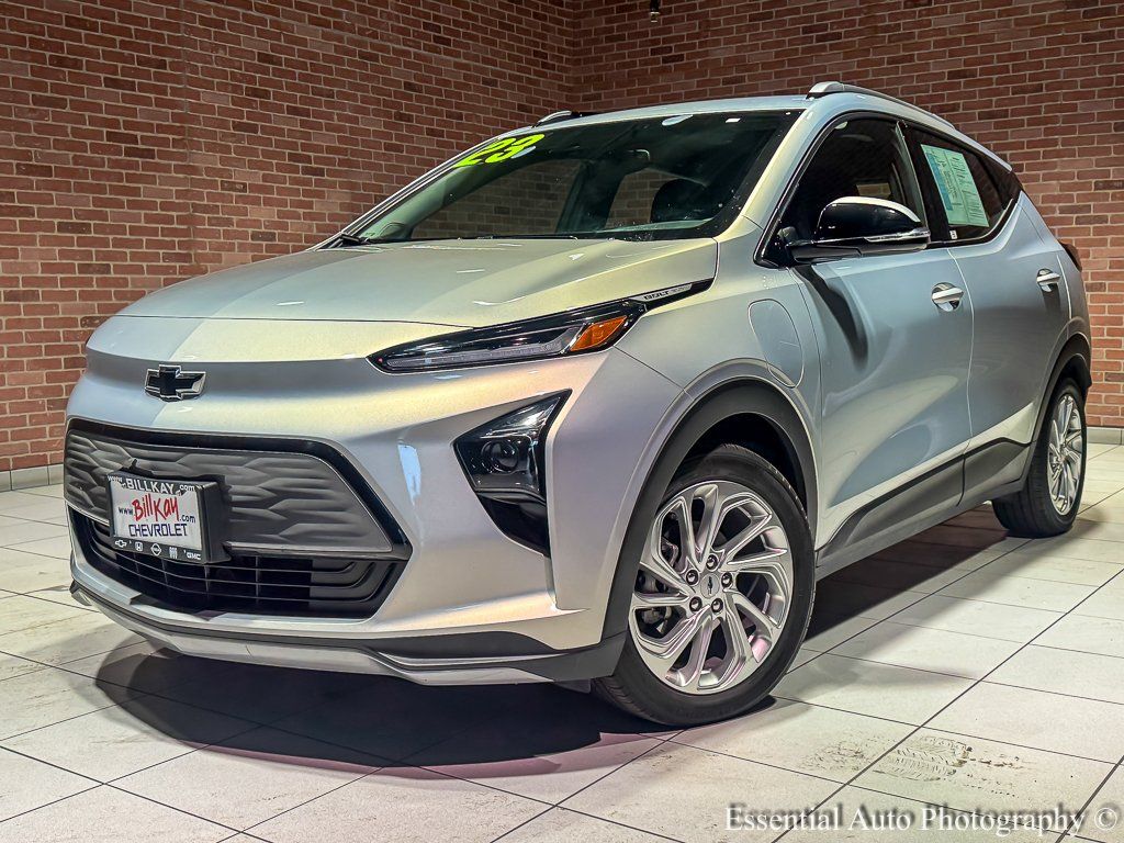 2023 Chevrolet Bolt EUV LT Image 1 of 33