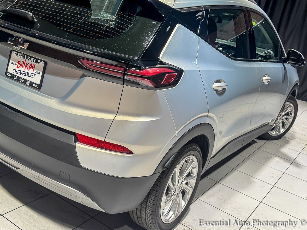 2023 Chevrolet Bolt EUV LT Image 7 of 33