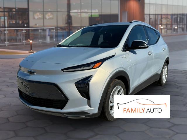 2023 Chevrolet Bolt EUV LT Image 2 of 33