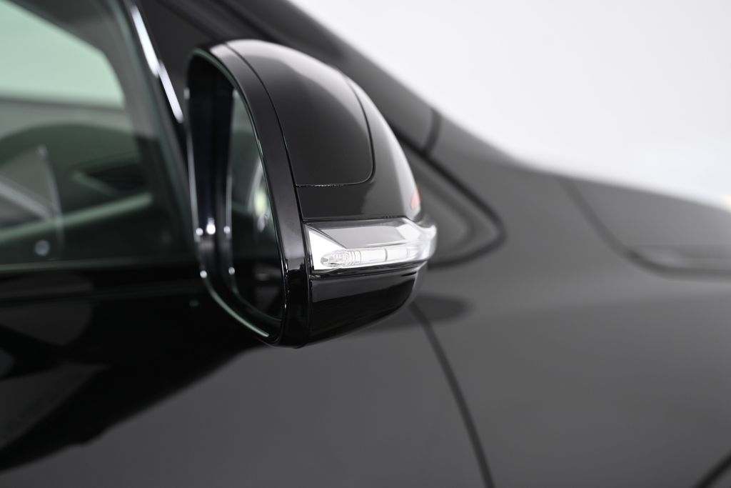 Vehicle image 11 of 38
