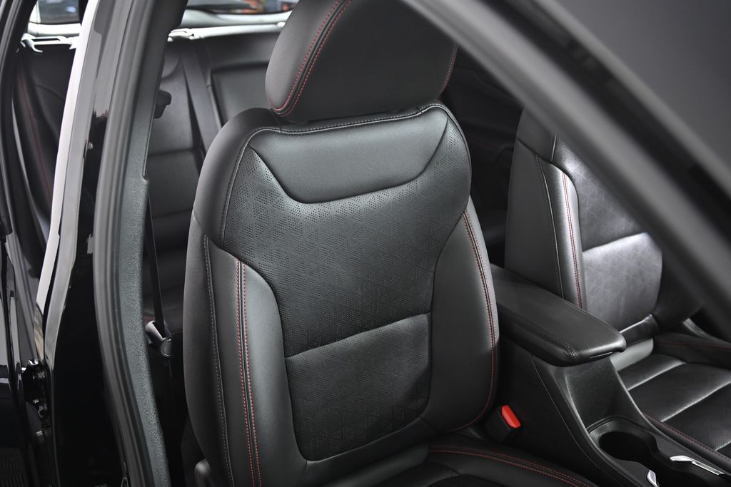 Vehicle image 26 of 38