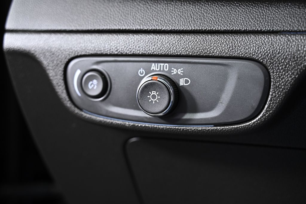 Vehicle image 21 of 38