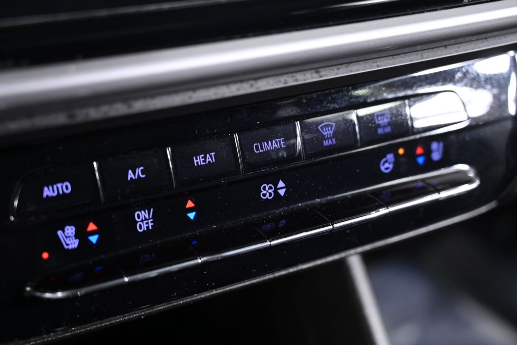 Vehicle image 18 of 38