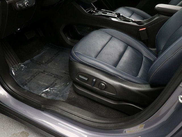 Vehicle image 21 of 34