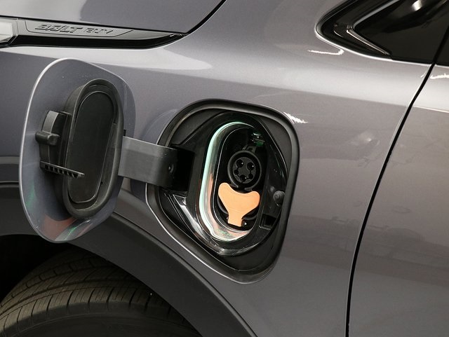 Vehicle image 27 of 34