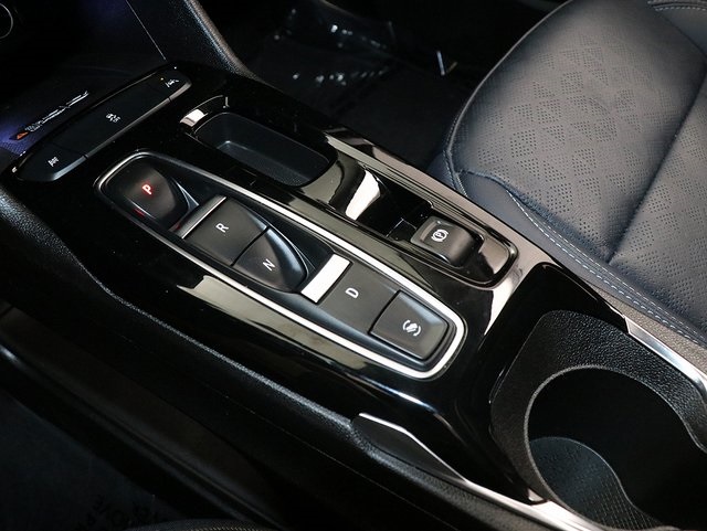 Vehicle image 22 of 34