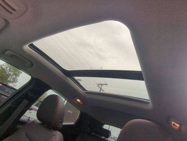 Vehicle image 21 of 29