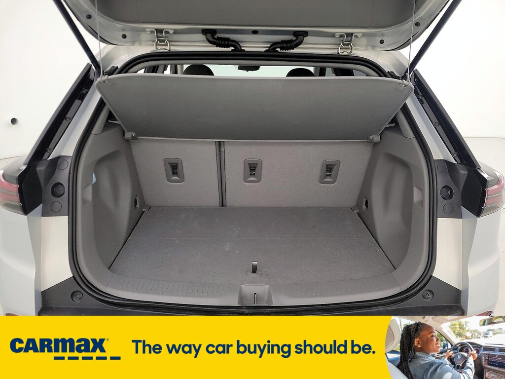 Vehicle image 10 of 29