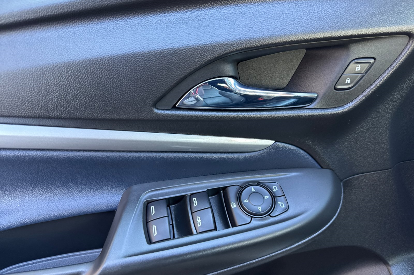 Vehicle image 11 of 27