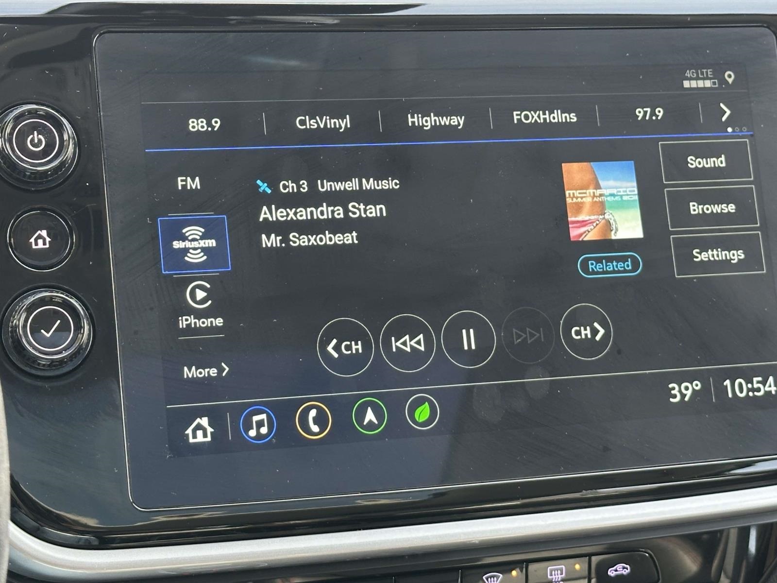 2023 Chevrolet Bolt EUV Premier Image 15 of 28