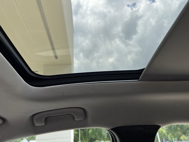 Vehicle image 27 of 35