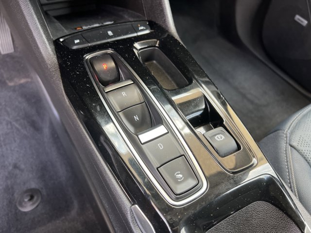 Vehicle image 25 of 35