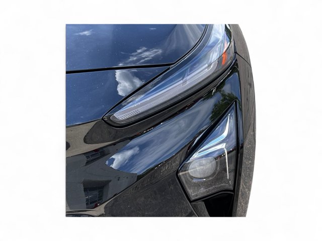 Vehicle image 10 of 35