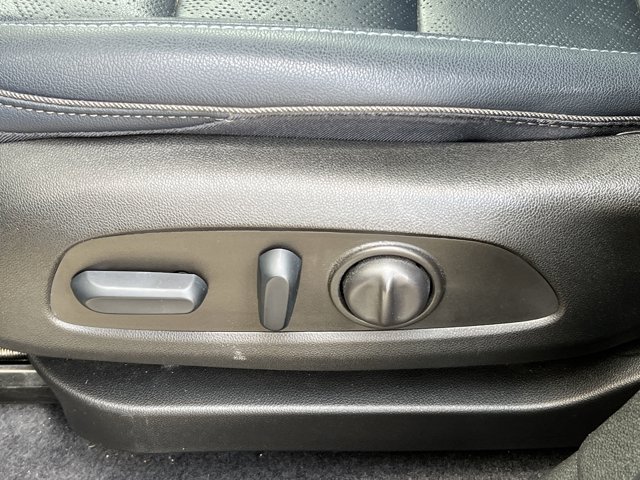 Vehicle image 16 of 35
