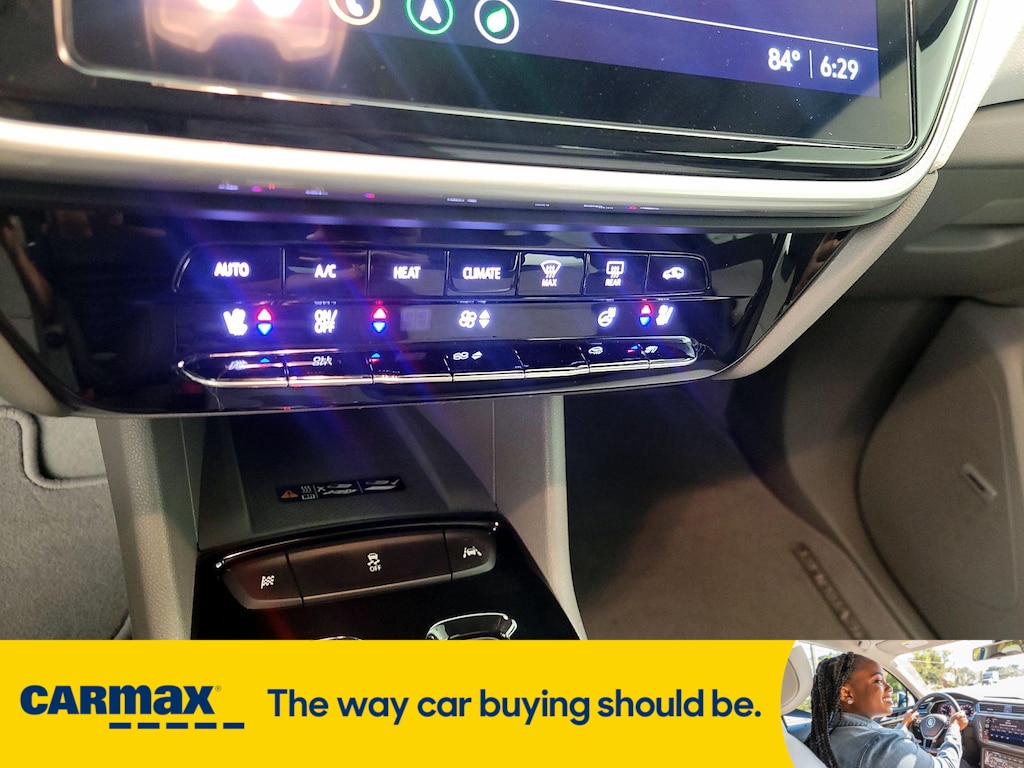 Vehicle image 21 of 28