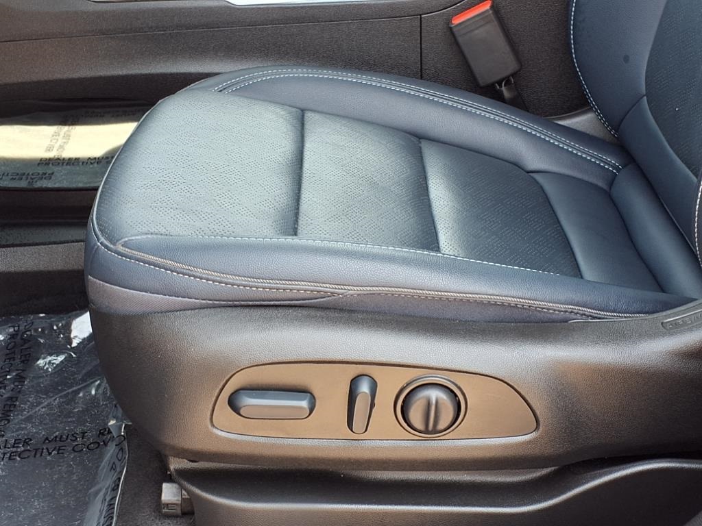 Vehicle image 19 of 33