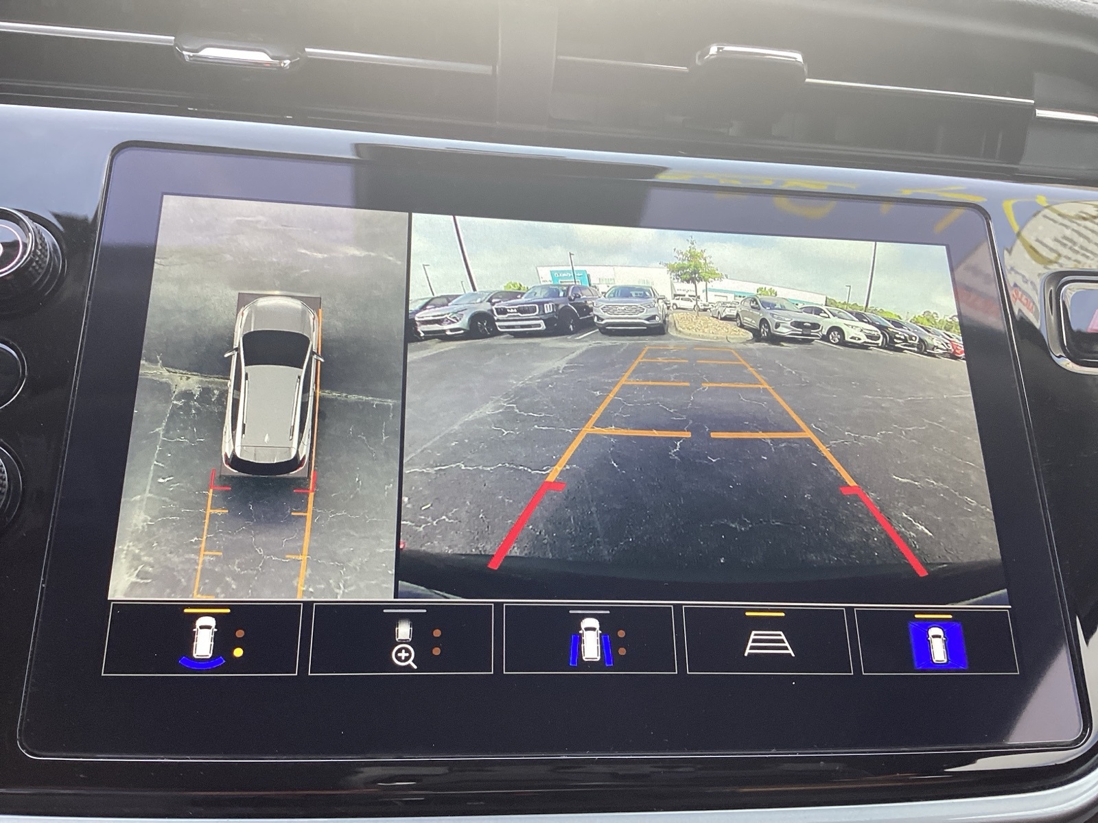 Vehicle image 22 of 28