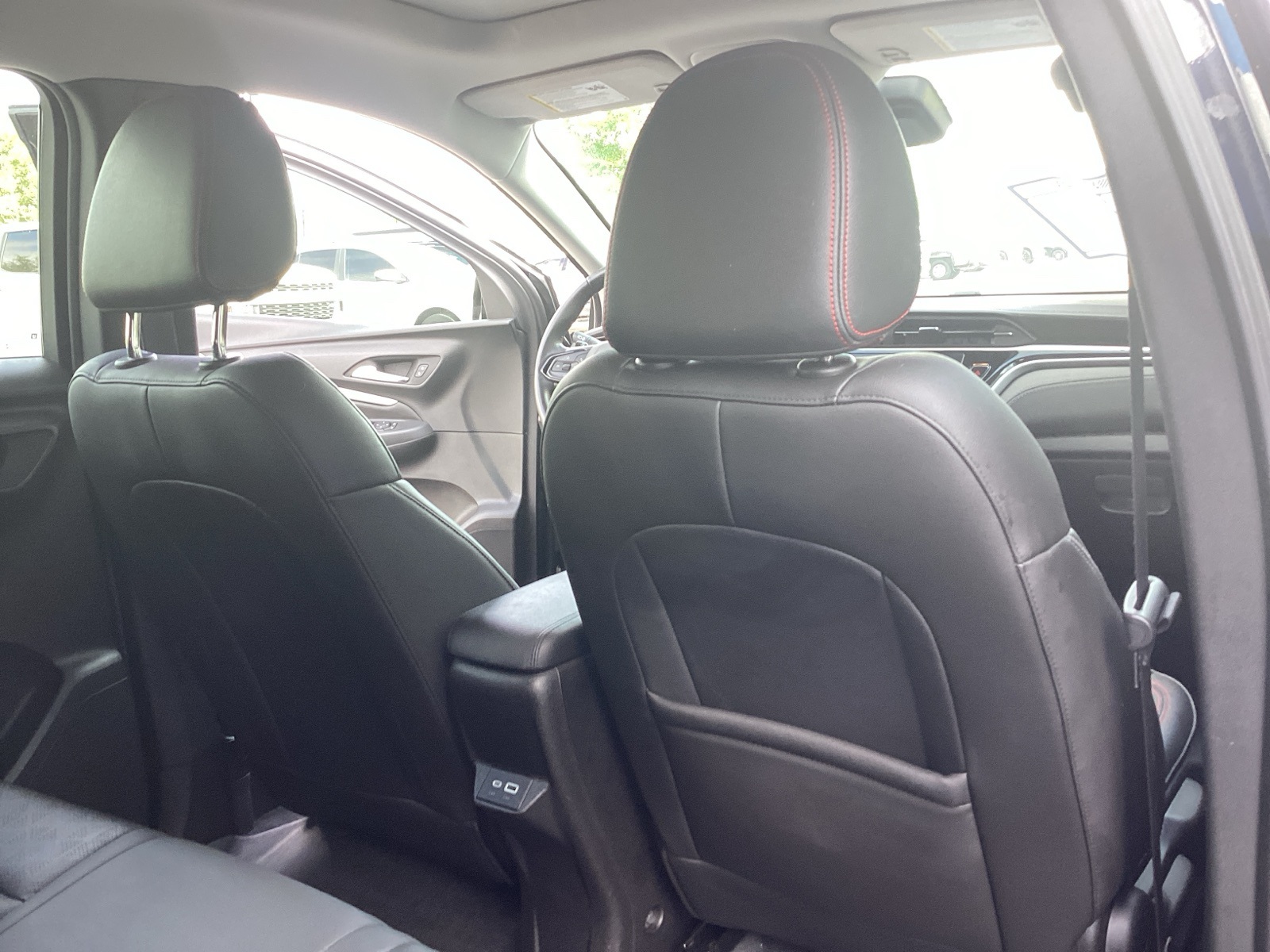 Vehicle image 9 of 28