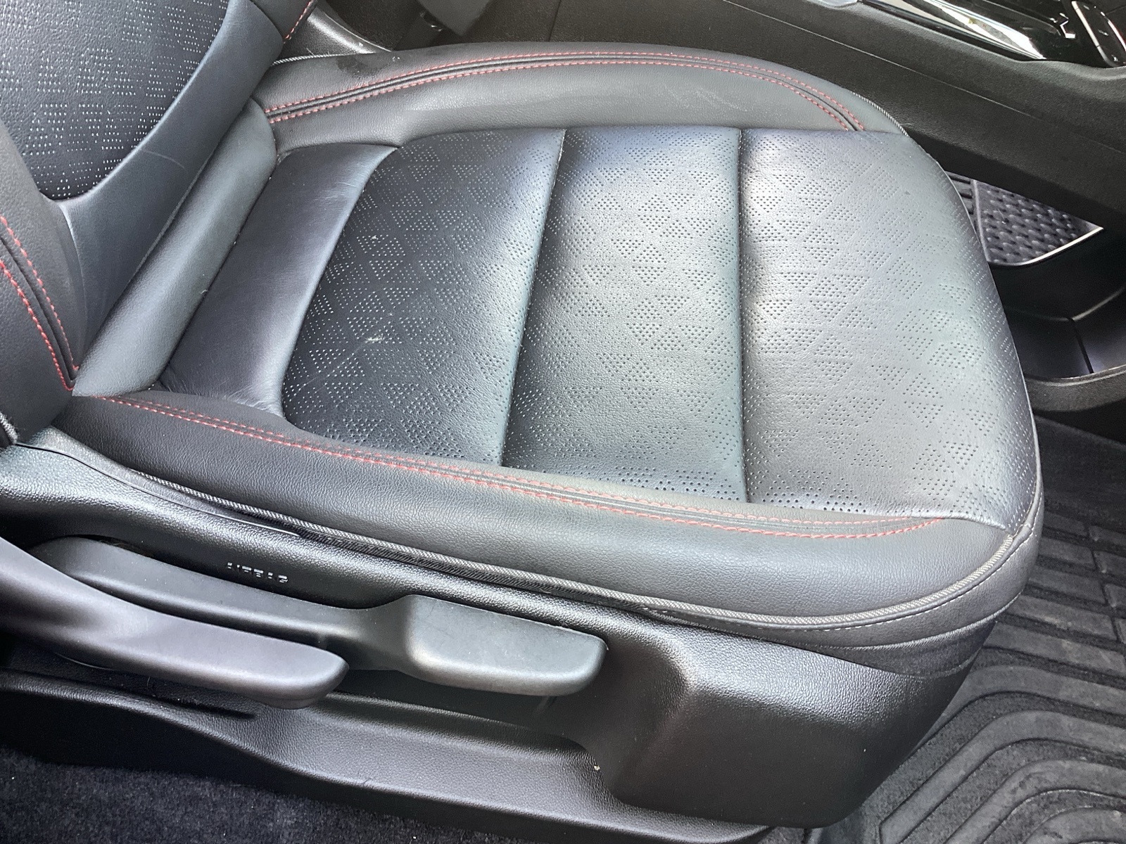 Vehicle image 23 of 28