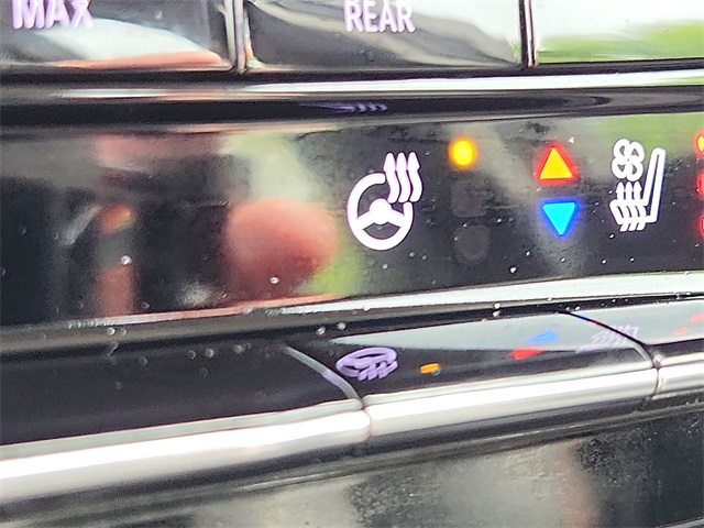 Vehicle image 24 of 30