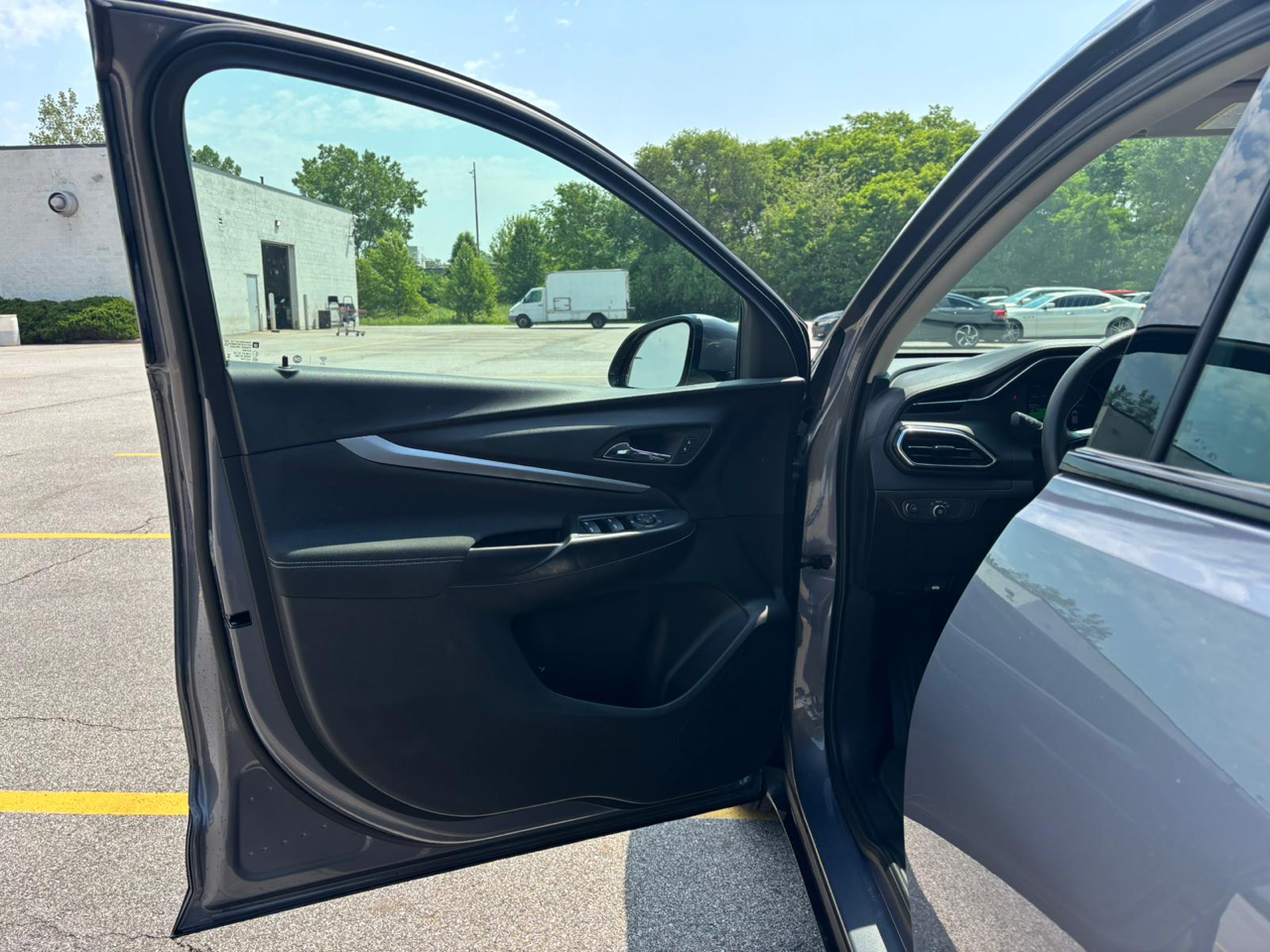 2023 Chevrolet Bolt EUV LT Image 19 of 35