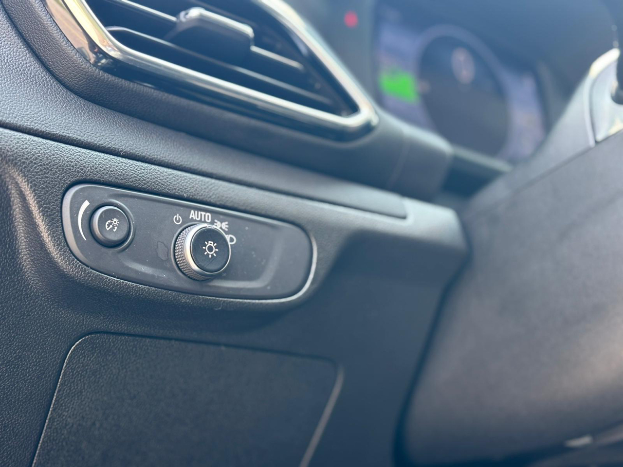 2023 Chevrolet Bolt EUV LT Image 30 of 35