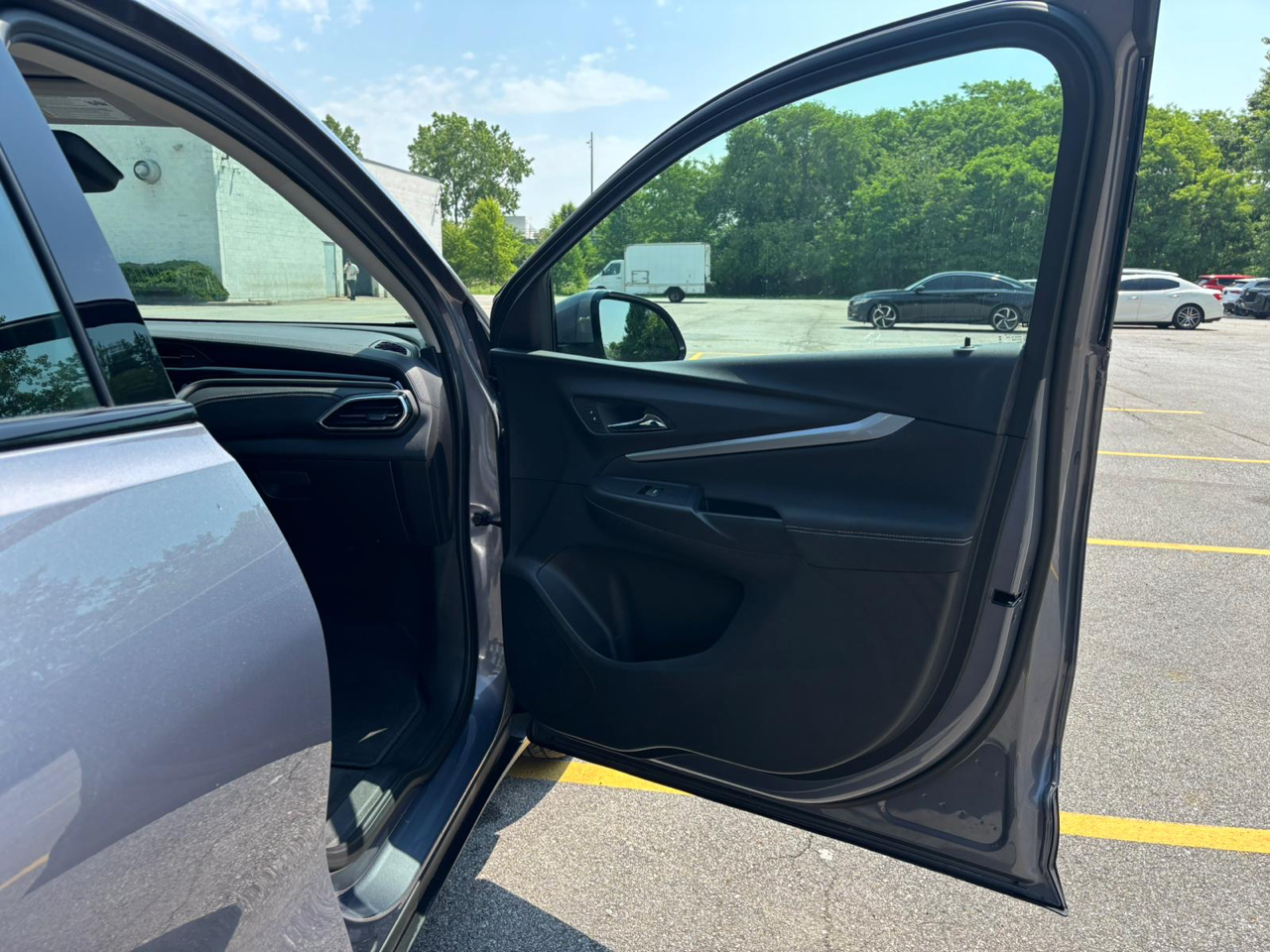 2023 Chevrolet Bolt EUV LT Image 33 of 35