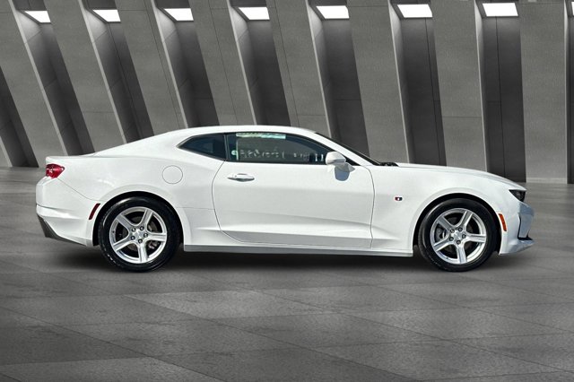 2023 Chevrolet Camaro 1LT Image 5 of 27