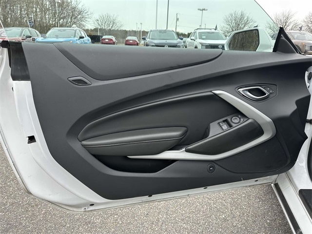 Vehicle image 14 of 25