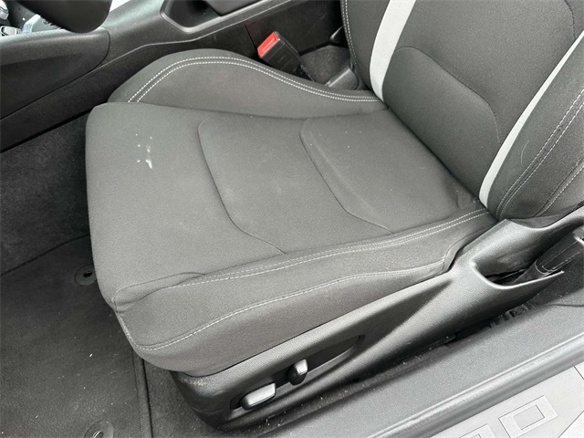 Vehicle image 16 of 25