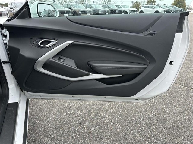 Vehicle image 8 of 25