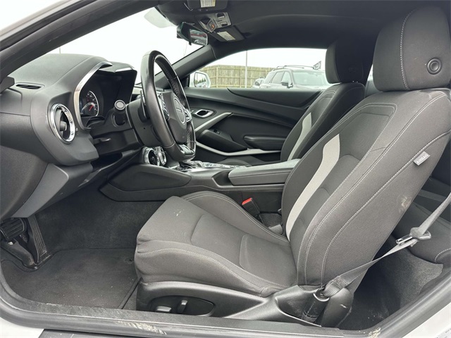 Vehicle image 17 of 25