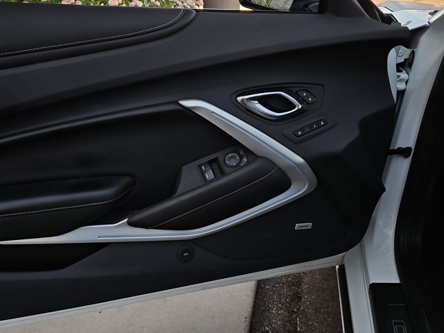 Vehicle image 16 of 26